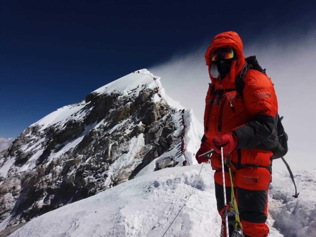 Overcrowding on the Everest